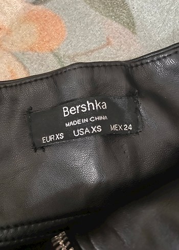 Siyah Deri Mini Şort Fermuarlı - Görsel 4