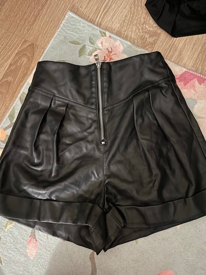 Siyah Deri Mini Şort Fermuarlı - Görsel 2