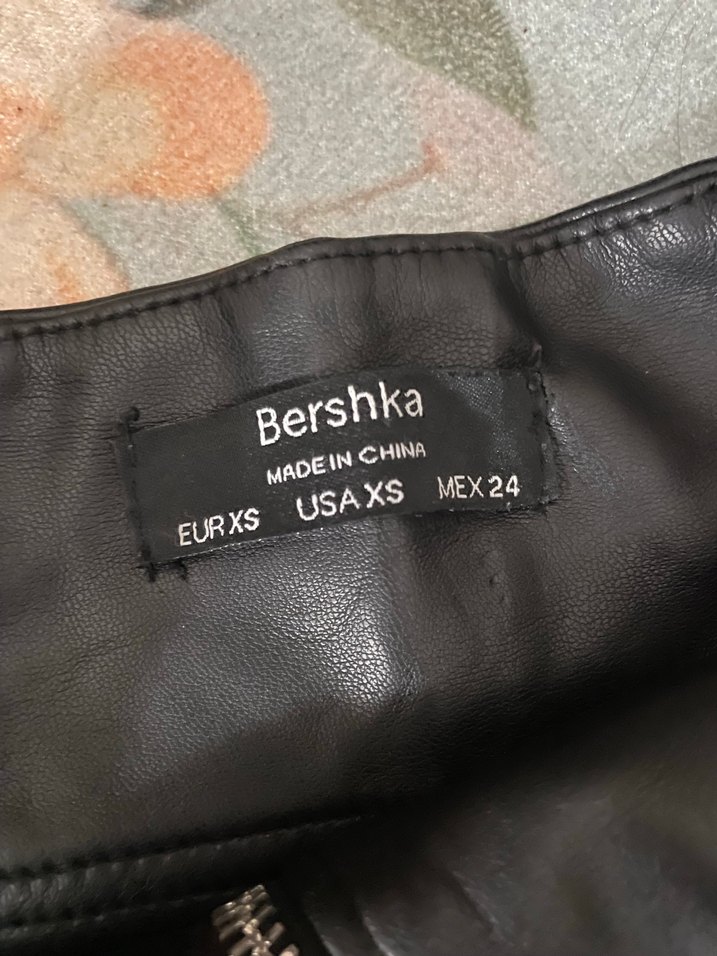 Siyah Deri Mini Şort Fermuarlı - Görsel 4