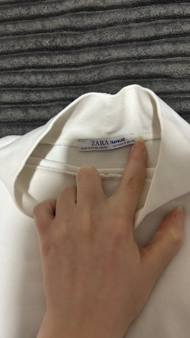 Dik yaka tişört - Görsel 2