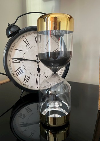 Altın Detaylı Modern Kum Saati