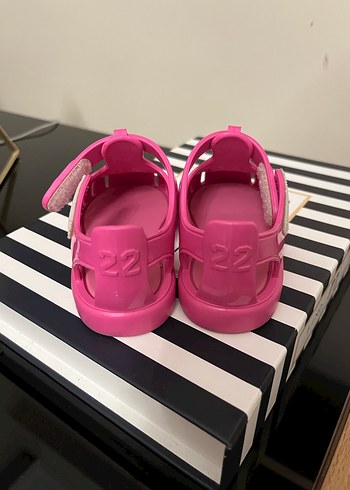 22 Beden pembe Renk Kız Çocuk Pembe Kalp Detaylı sandalet