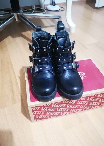 Tokalı Siyah Hakiki Deri Goth Bot - Görsel 2