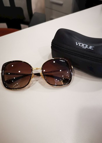 Vogue sıfır ayarında kemik güneş gözlüğü - Görsel 2