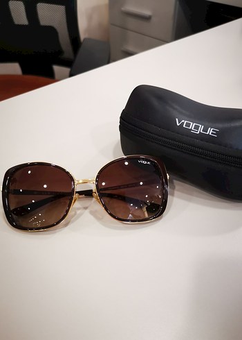 Vogue sıfır ayarında kemik güneş gözlüğü