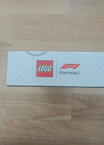 Diğer LEGO 77242 Formula 1 Ferrari SF-24