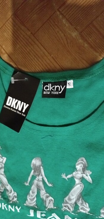 DKNY T-shirt 