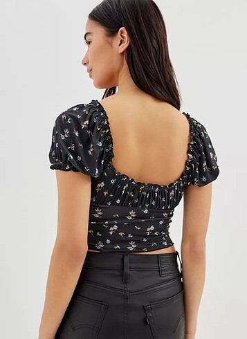 Urban Outfitters Balon kol çiçekli siyah crop
