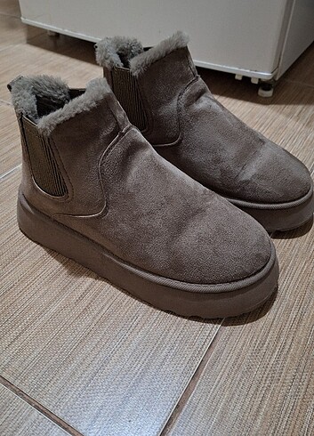 40 Beden Ugg bot