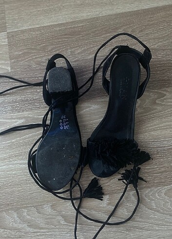 Diğer Yazlık siyah ipli topuklu ayakkabı 