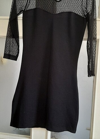 Siyah tüllü dekolteli kısa elbise