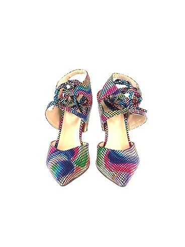37 Beden Diğer Stiletto %70 İndirimli.