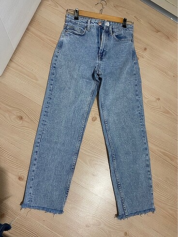 Stradivarius slim mom jean
