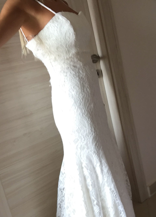 Gelinlik tarzı beyaz dantel elbise