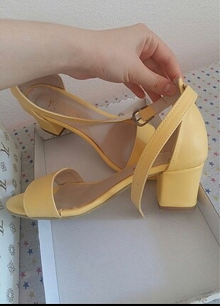 Sarı ayakkabı