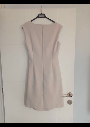 Bej deapeli üste oturan şık  Elbise - Görsel 3