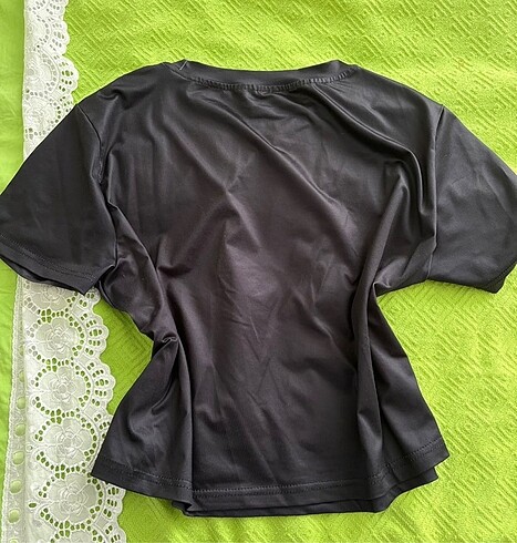 l Beden Y2K Unisex crop tshirt