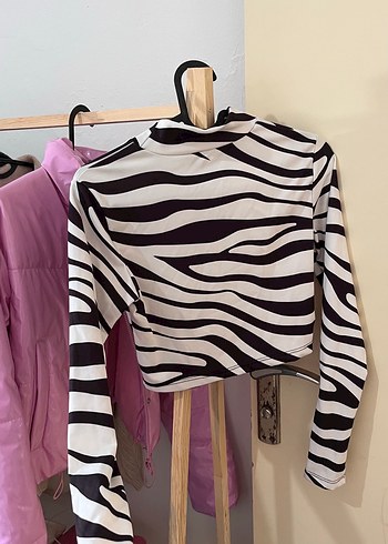 Zebra Desenli Uzun Kollu Yüksek Yaka Bluz