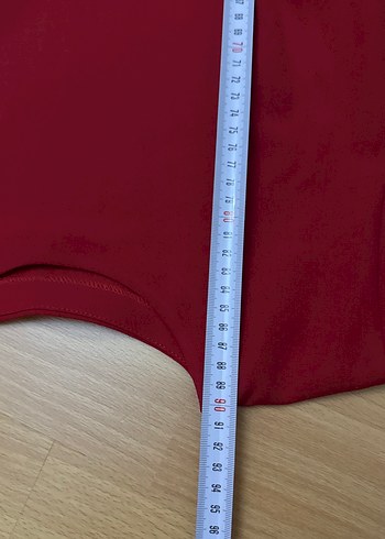 Kırmızı elbise ve ince mont - Görsel 3