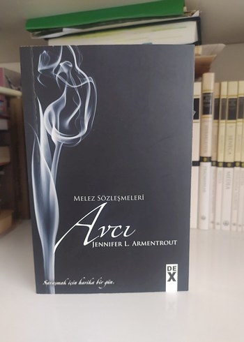 Jennifer L. Armentrout - Melez sözleşmeleri serisi - Görsel 6