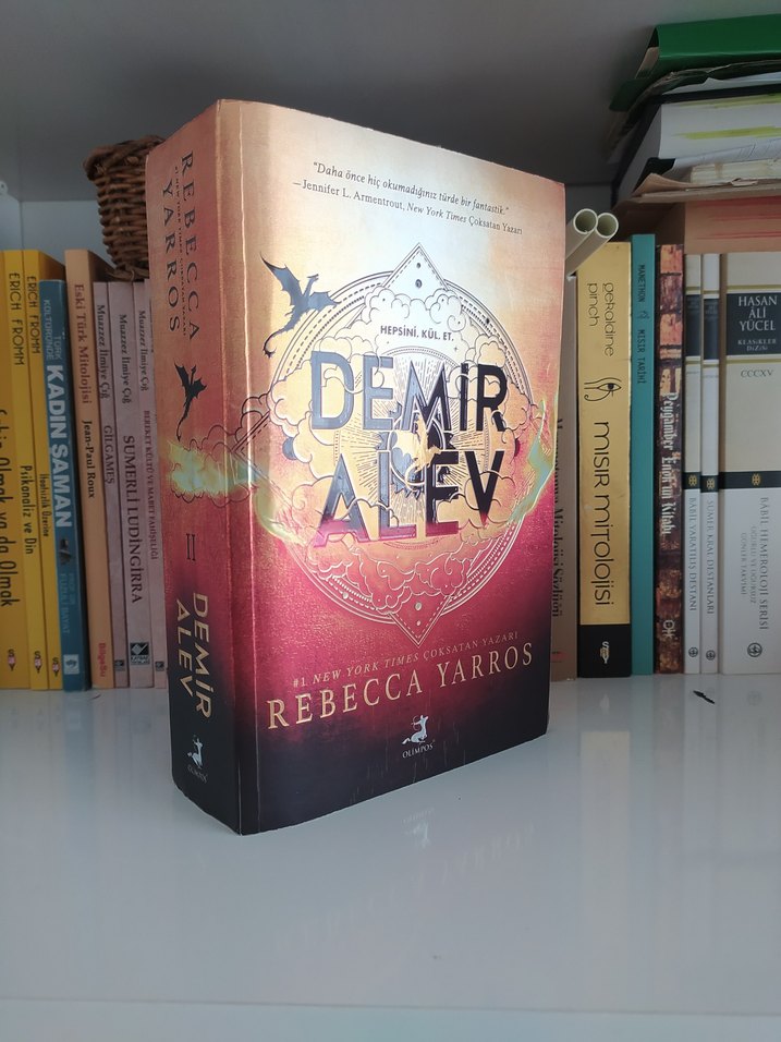 Demir Alev - Rebecca Yarros - Görsel 2