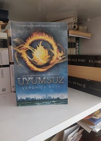 Uyumsuz - Veronica roth