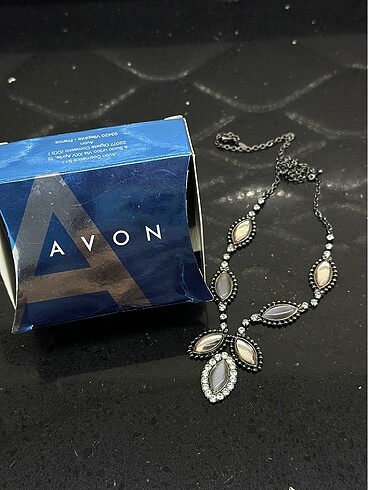 Avon Taşlı kolye