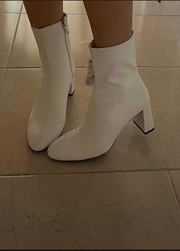 Bershka beyaz streç bot