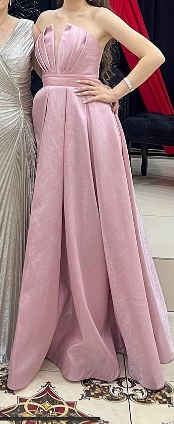 Diğer Pembe Gece Elbisesi