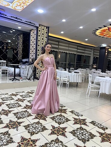 Pembe Gece Elbisesi
