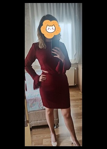 Dantel ve kol detaylı Bordo elbise 