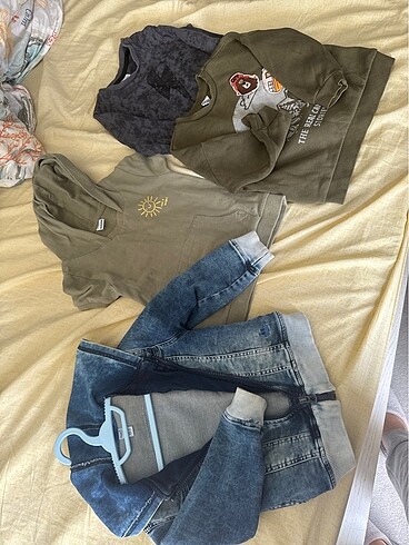 4 sweatshirt ve kapüşonlu mont