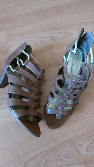 Zara Kahve topuklu yazlık ayakkabı Zara