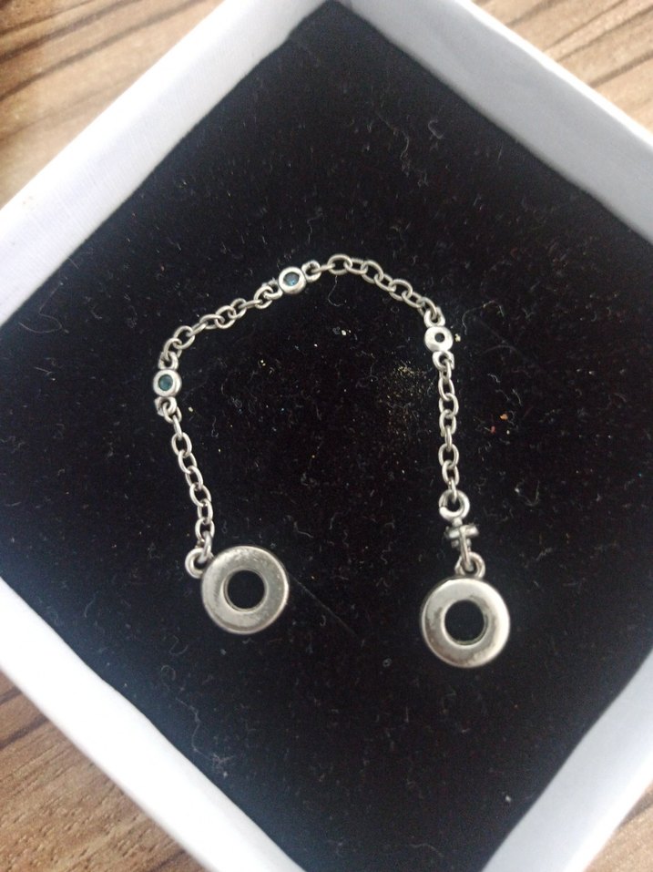 Gri Zincir Detaylı Kadın El Zinciri - Görsel 2