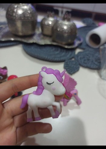 iki Miniş iki unicorn iki Barbie hayvanı üç Disney karakterler - Görsel 5