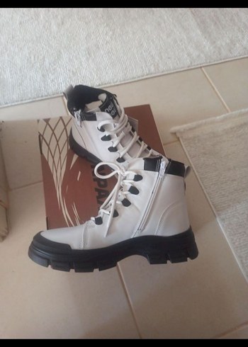 bot çizme Compax 38 numara beyaz siyahBeyaz Yüksek Topuklu - Görsel 3