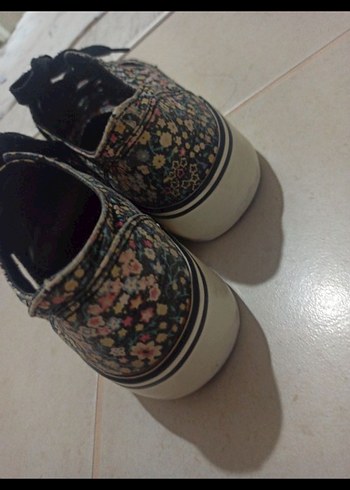 Bershka ayakkabı çiçekli 38 giyilmiştir şu anda da kullanım - Görsel 6