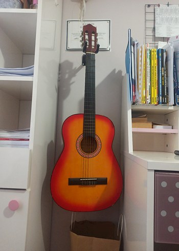 klasik gitar manuel Raymond handeraftedRenkli Klasik Gitar - Görsel 2