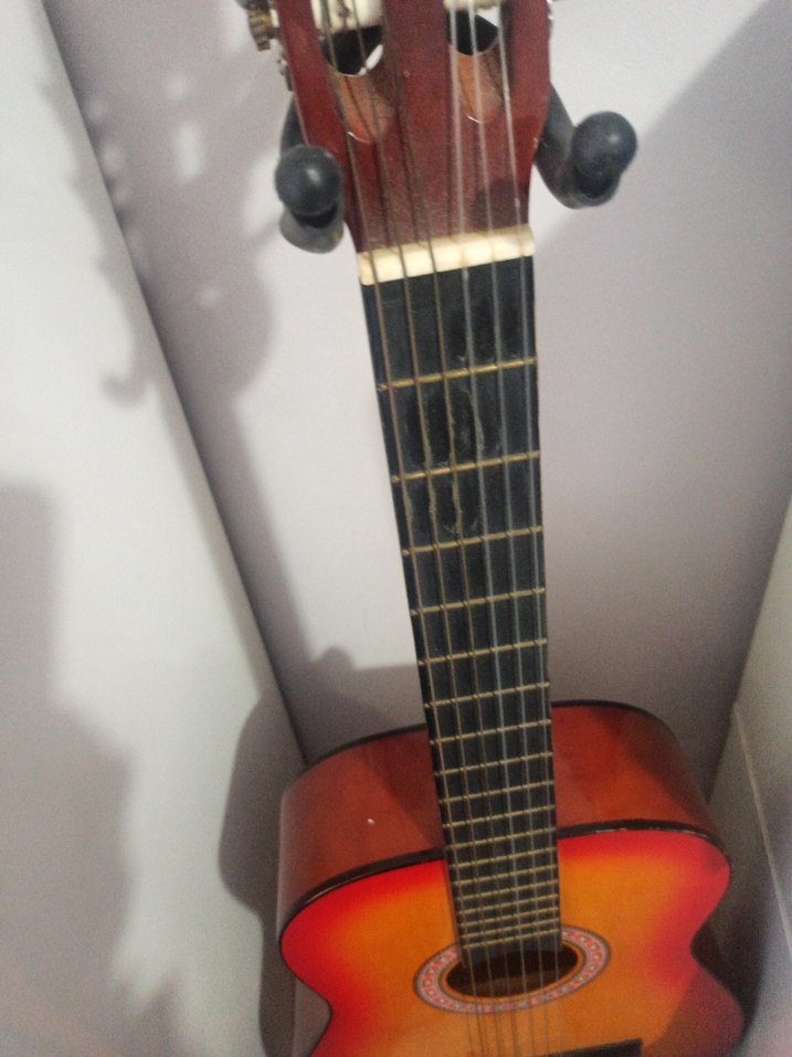 klasik gitar manuel Raymond handeraftedRenkli Klasik Gitar - Görsel 3