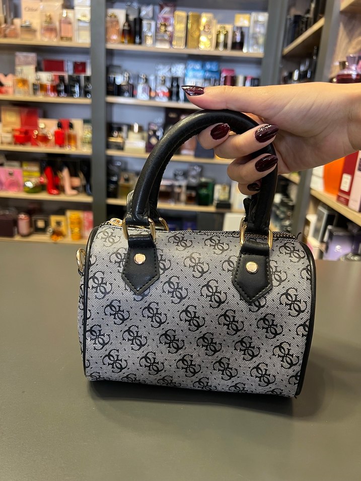 Guess Gri Baskılı Kadın Omuz Çantası - Görsel 2