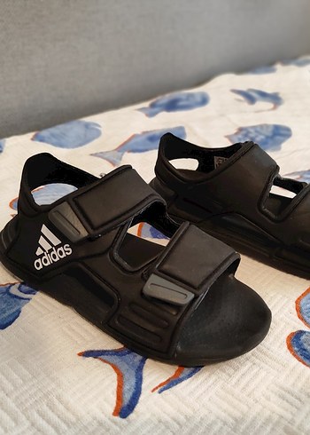 30 Beden Adidas Siyah Erkek Çocuk Sandalet