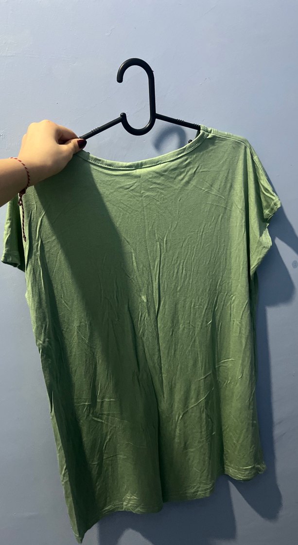 Yeşil Payet Detaylı Kadın Tişört - Görsel 2