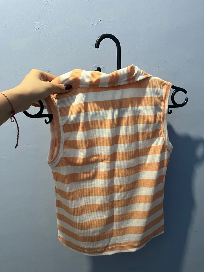 Bej Çizgili Kolsuz Triko Kadın Gömlek - Görsel 2