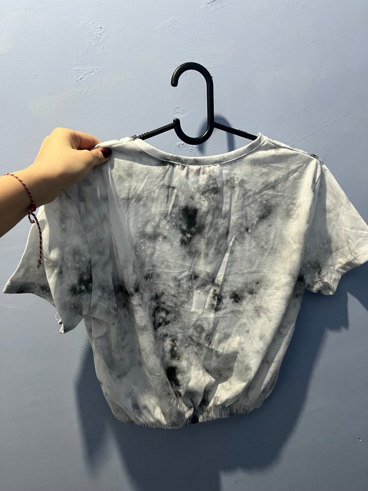 Kadın Gri Beyaz Batik Kısa Kollu Tişört - Görsel 2