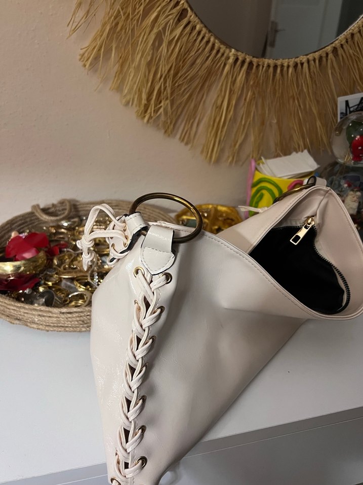 Beyaz Deri Zincir Detaylı Yılan Desenli Kadın Çanta - Görsel 2