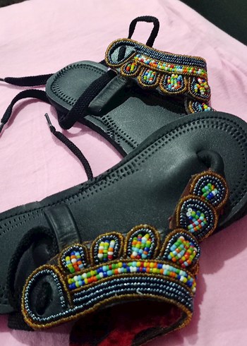 Boncuk İşlemeli Kadın Dolgu Topuk Sandalet - Görsel 3