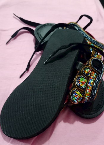 Boncuk İşlemeli Kadın Dolgu Topuk Sandalet - Görsel 2