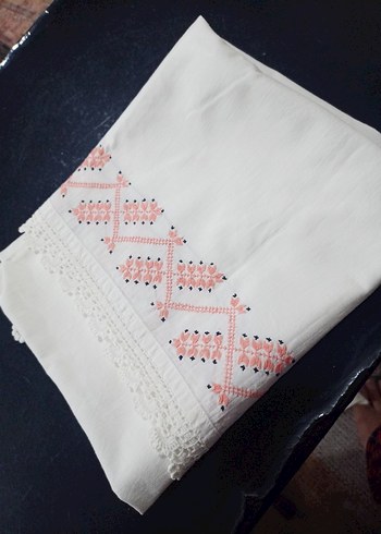 Nakışlı Beyaz yastık kılıfı - Görsel 2