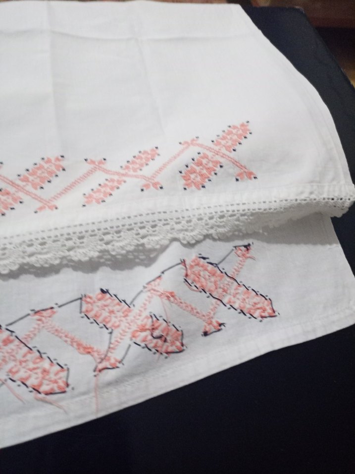 Nakışlı Beyaz yastık kılıfı - Görsel 5