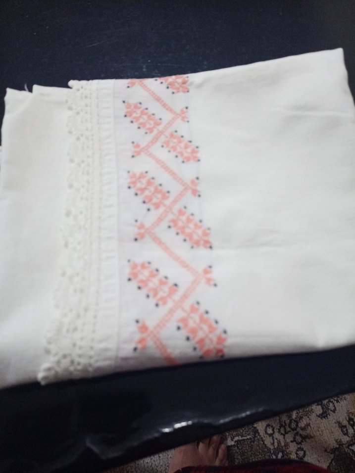 Nakışlı Beyaz yastık kılıfı - Görsel 3